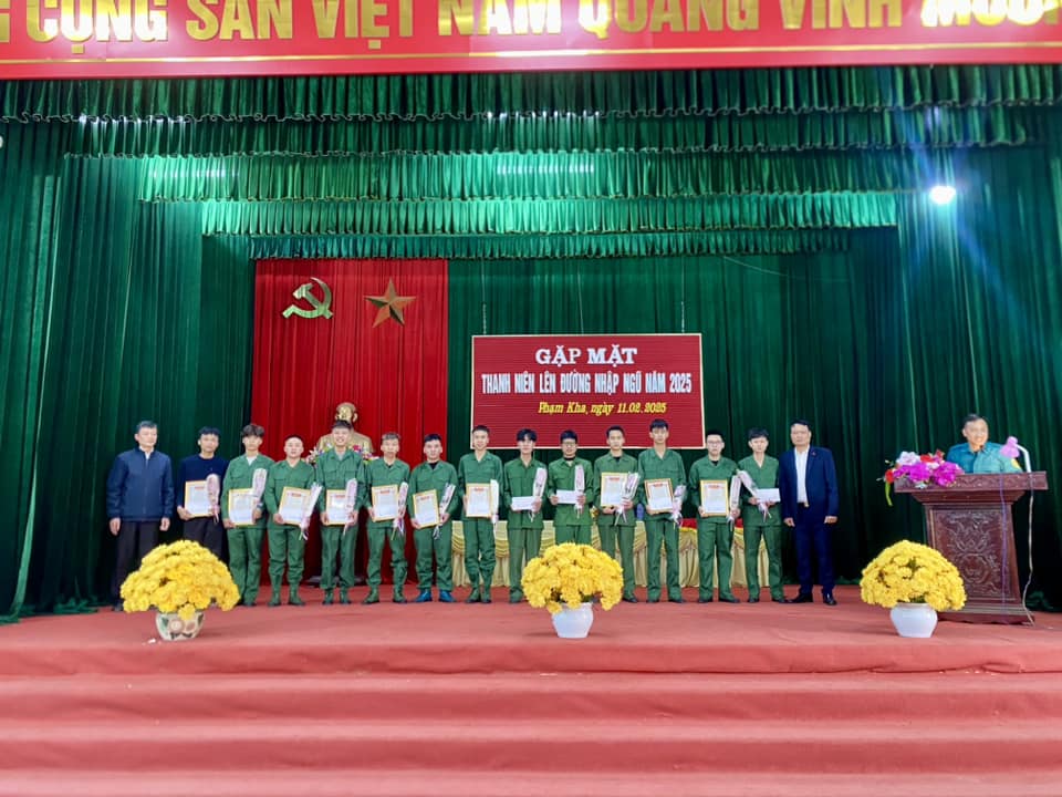 PHẠM KHA GIAO LƯU GẶP MẶT TÂN BINH TRƯỚC KHI LÊN ĐƯỜNG NHẬP NGŨ NĂM 2025